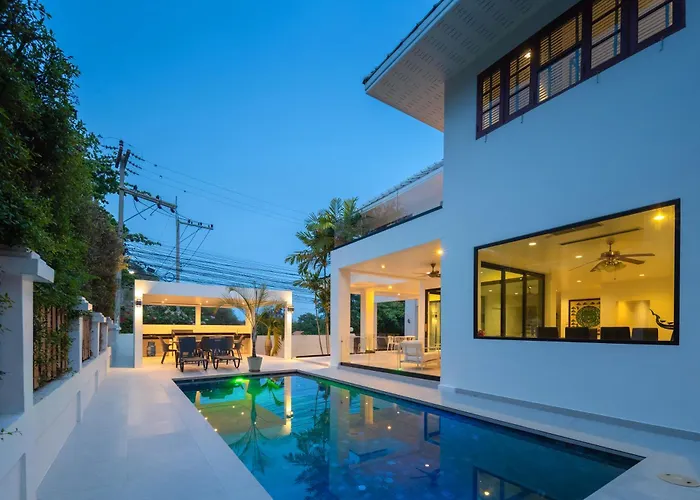 Stunning Villa With Pool And Tropical Garden